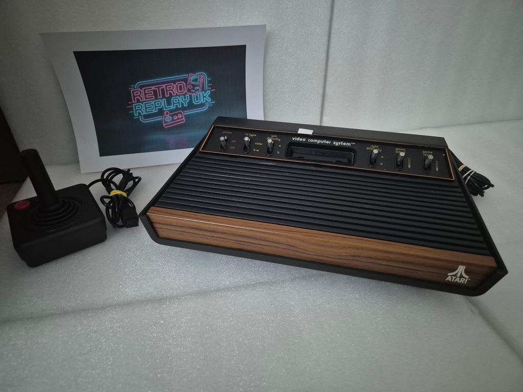 Atari 2600 – Pack Console Reconditionnée – Joystick & Jeu Inclus – Prête à Jouer