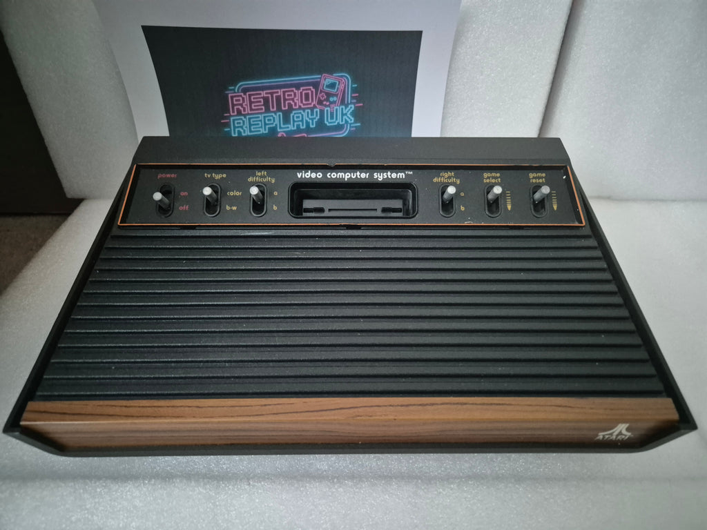 Atari 2600 – Pack Console Reconditionnée – Joystick & Jeu Inclus – Prête à Jouer