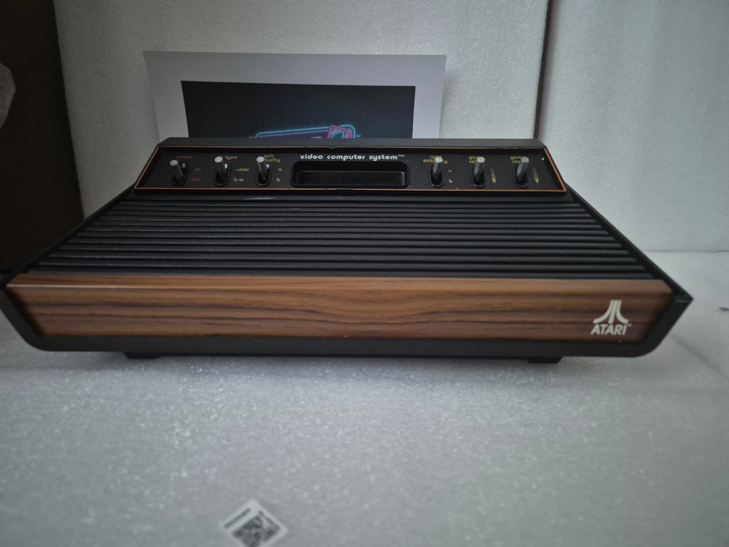 Atari 2600 – Pack Console Reconditionnée – Joystick & Jeu Inclus – Prête à Jouer