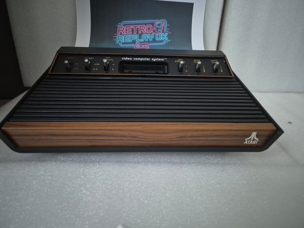 Atari 2600 – Pack Console Reconditionnée – Joystick & Jeu Inclus – Prête à Jouer